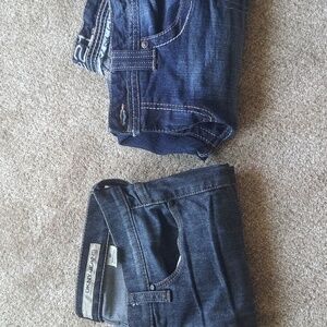 2 pairs of cropped jeans